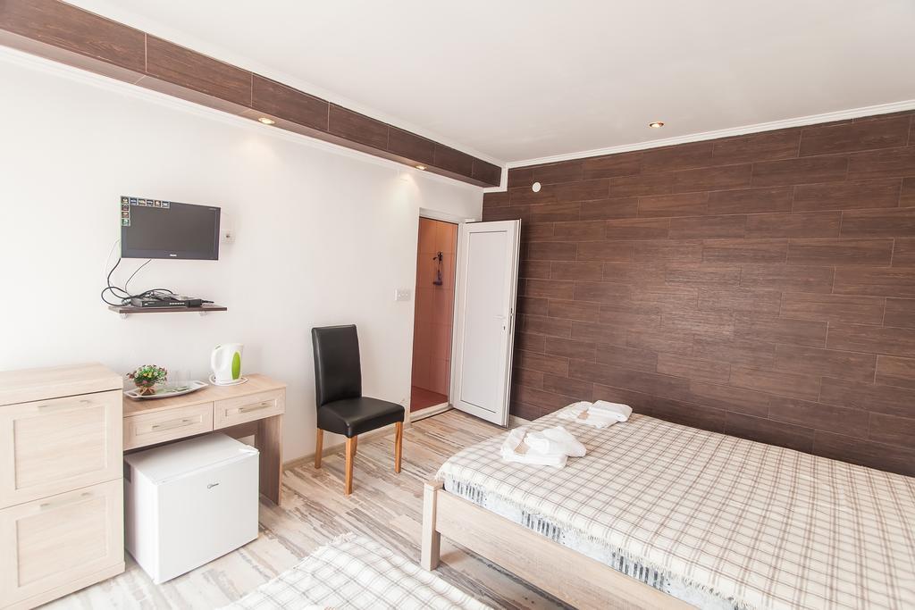 Rooms And Apartments Milana Bar Exterior photo