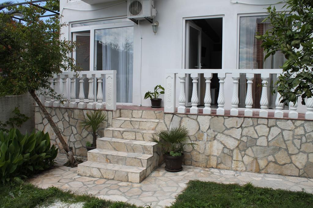 Rooms And Apartments Milana Bar Exterior photo