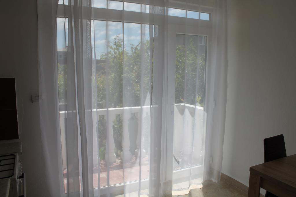 Rooms And Apartments Milana Bar Exterior photo