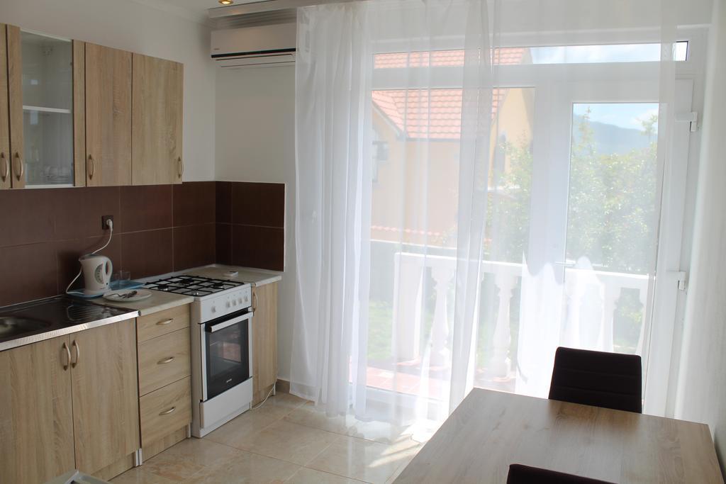 Rooms And Apartments Milana Bar Exterior photo